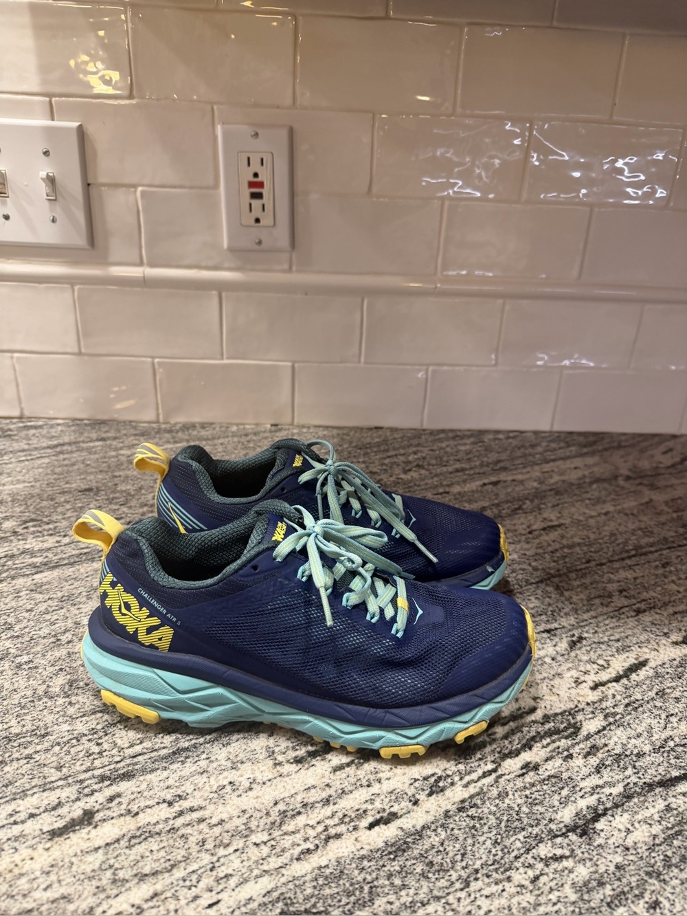 Women’s Hoka Challenger ATR 5 Size 6